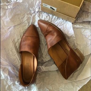 Like new Free People leather Royale Flats whiskey